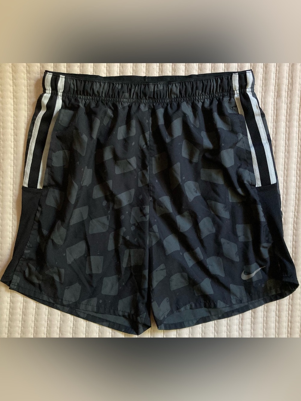 Nike Challenger Athletic Shorts Men’s Medium Black Gray 7” Gym Yoga DX0896-010